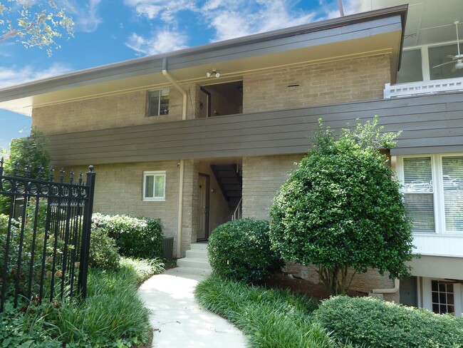 Primary Photo - Charming Condo in Prime Sandy Springs Loca...