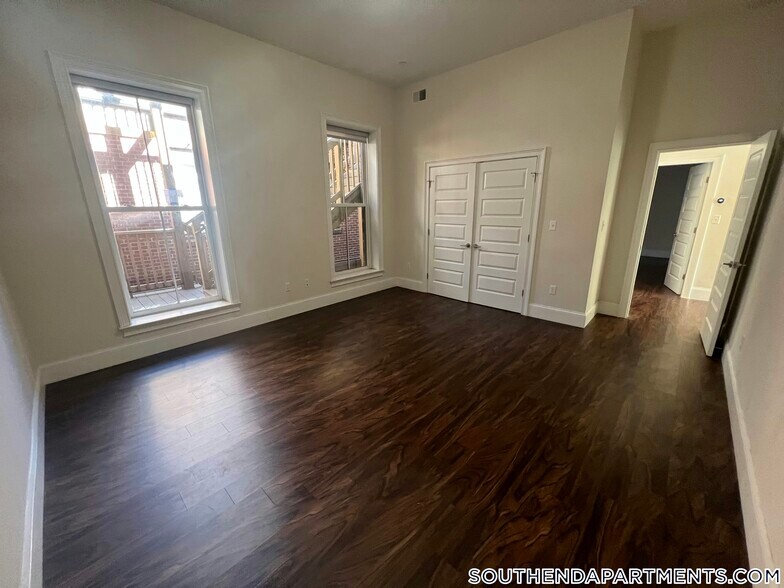 Building Photo - 1902 Washington St