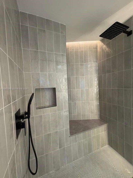 Building Photo - 2899 Collins Ave