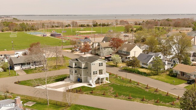 Building Photo - 58 Cove Rd