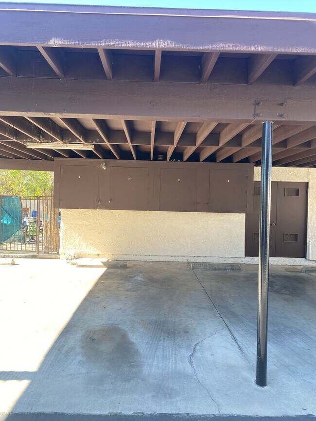 Building Photo - 2638 Phipps Ave