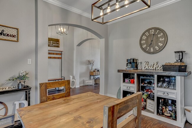 Building Photo - 105 Golden Rd