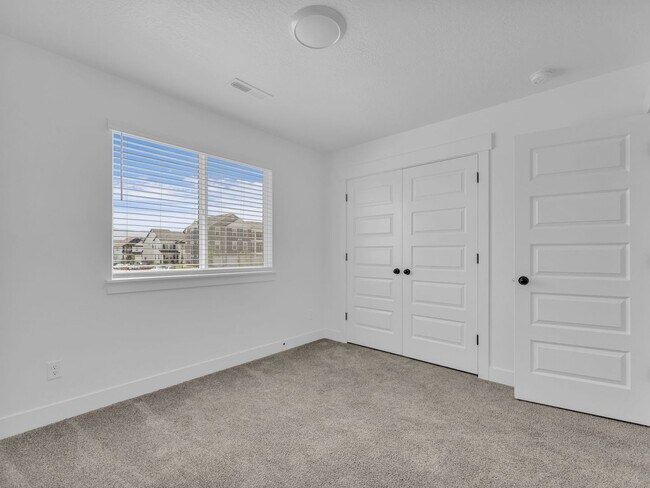 Building Photo - 1290 N 3960 W