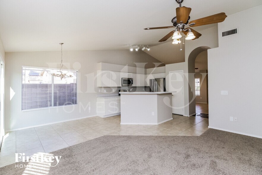 Building Photo - 902 S Ithica St