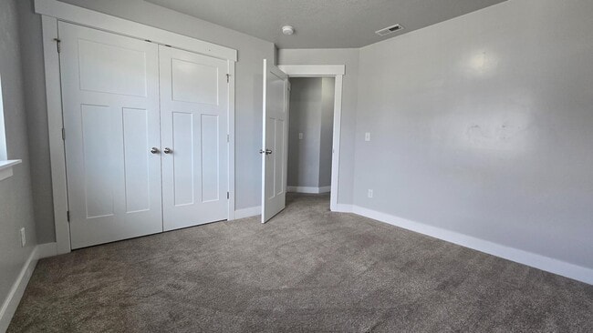 Building Photo - 4933 W Pillar Dr