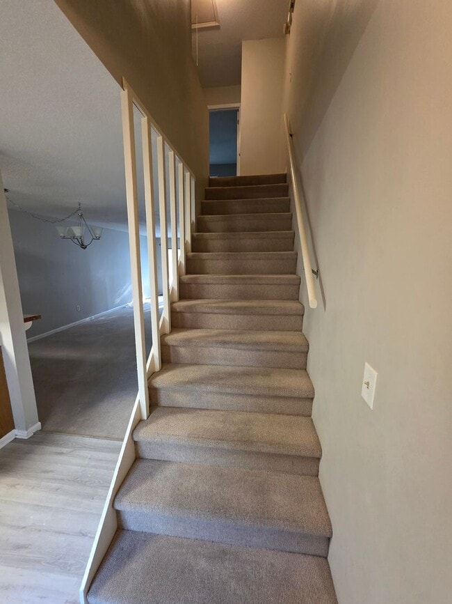 Building Photo - 454 Forest Hl