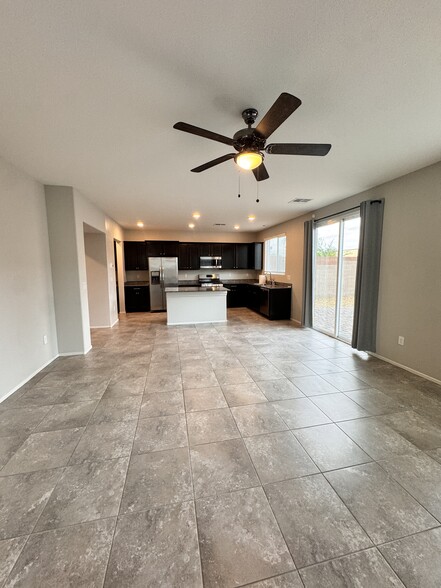 Building Photo - 4018 White Opal St