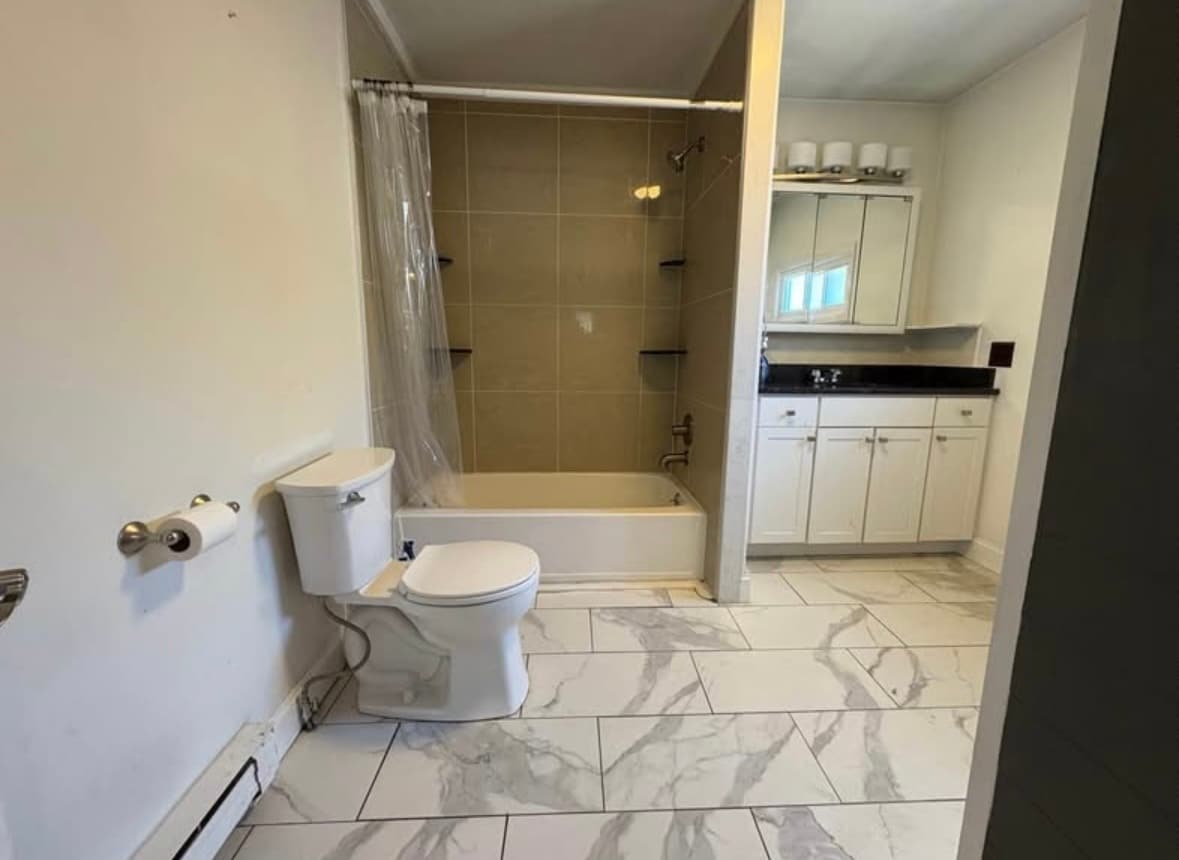 Building Photo - 122 Linden St