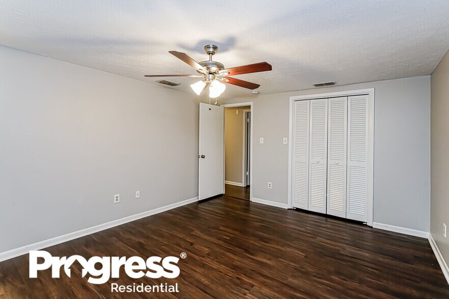 Building Photo - 15715 Country Lake Dr