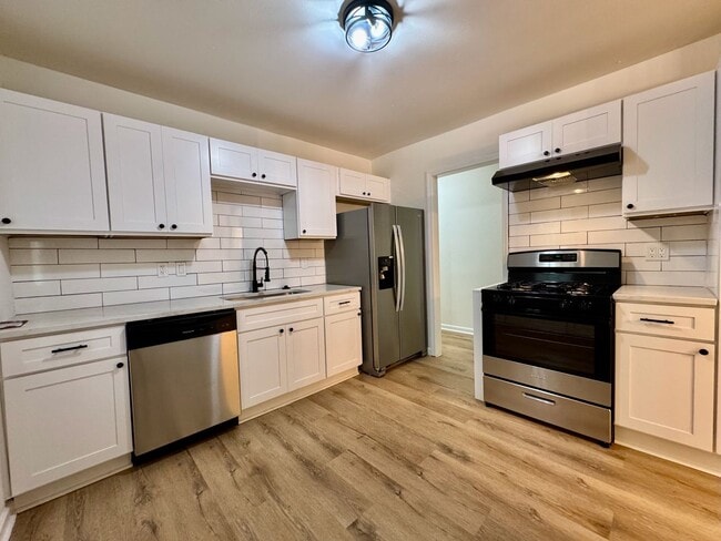 Building Photo - 508 Landers Dr SW