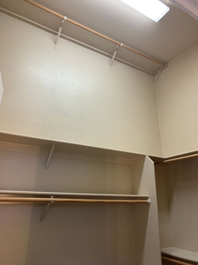 Building Photo - 203 Legacy Ln