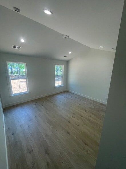 Building Photo - 960 Goodjoin Rd