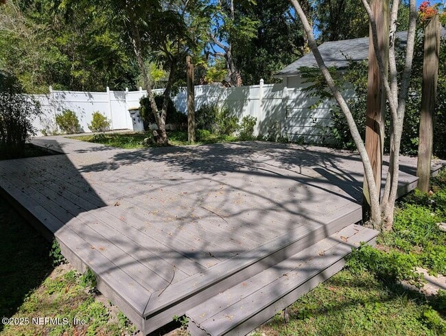 Building Photo - 1429 Azalea Dr