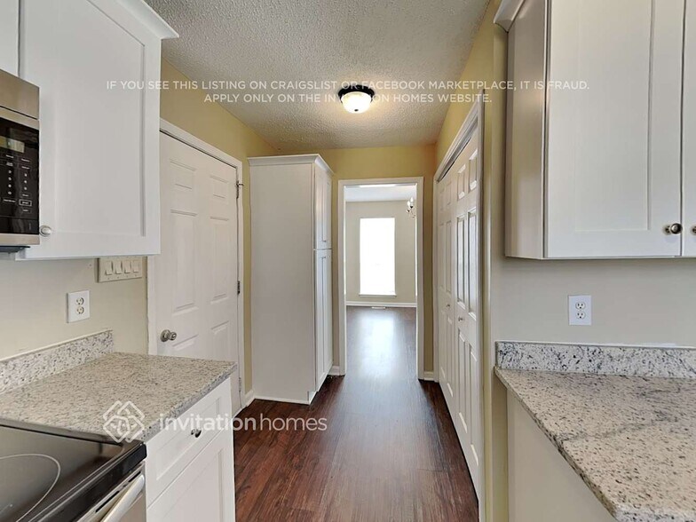 Building Photo - 2343 Century Oaks Ln