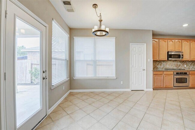 Building Photo - 26311 Sagewood Forest Dr