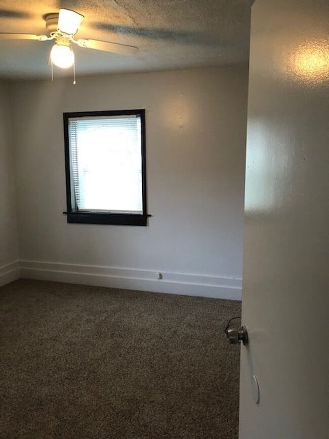 Building Photo - 1565 Meadow Ct