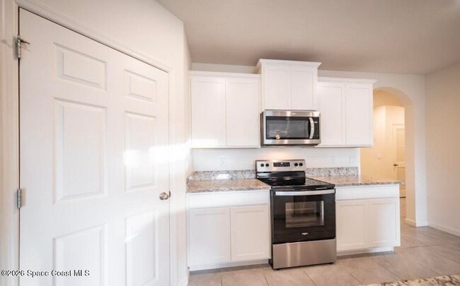 Building Photo - 487 Old Country