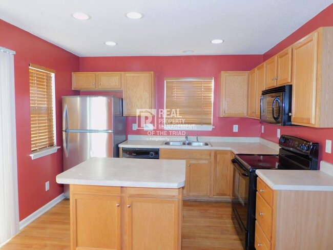 Building Photo - MOVE IN SPECIAL! Lovely End Unit 2BR/2.5BA...