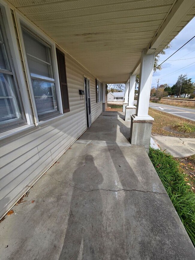 Building Photo - 1401 Old Norlina Rd