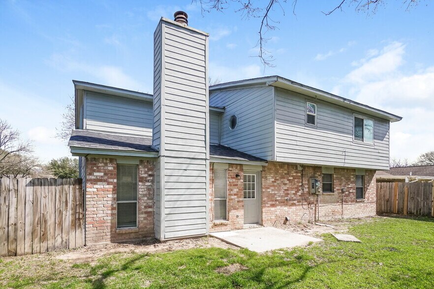 Building Photo - 10919 Skybird Dr