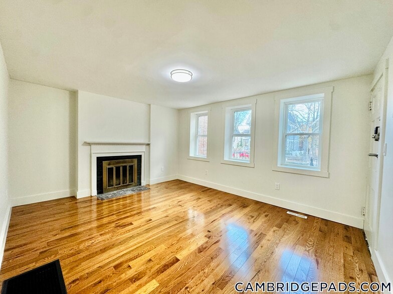 Building Photo - 38 Gibson St