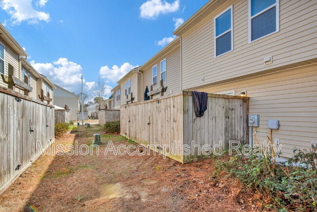 Building Photo - 2644 Middle Br Bnd