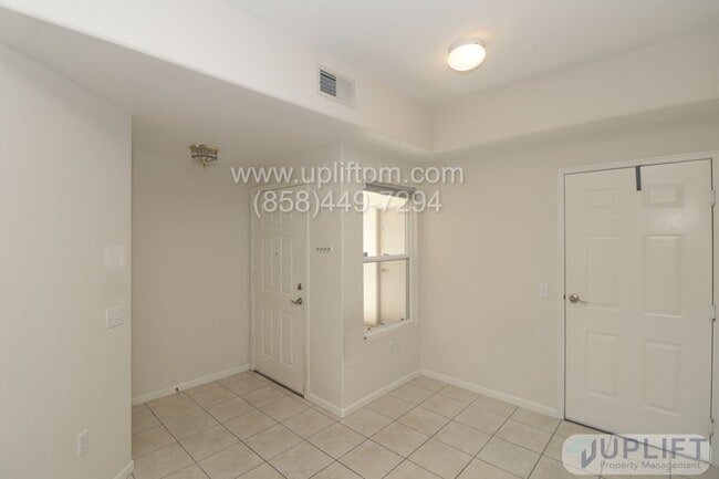 Building Photo - 3 Bed, 2 Bath Condo Near the Beach