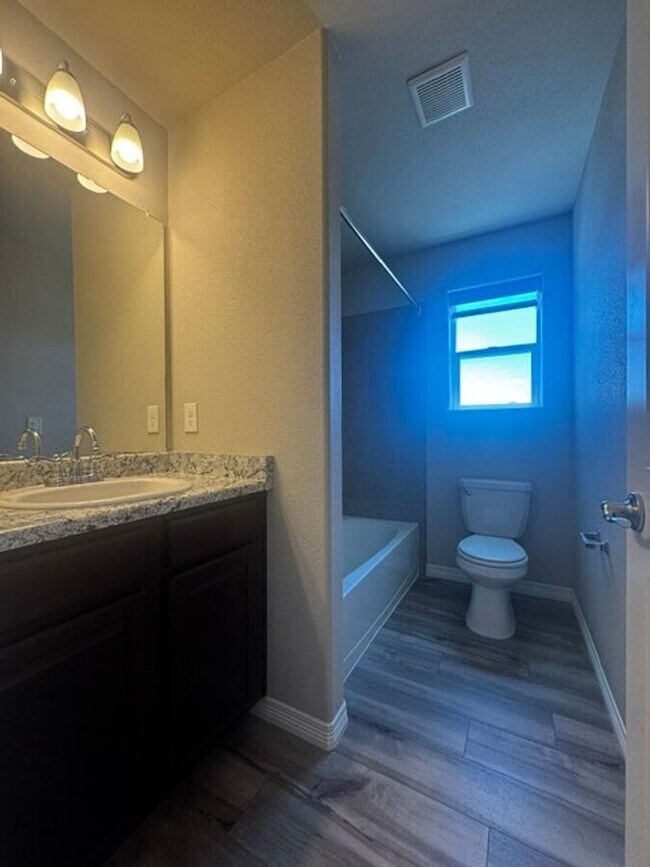 Building Photo - 5338 Kingscote Dr