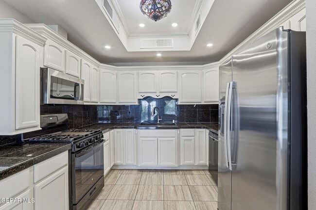 Building Photo - 825 Dulce Tierra Dr