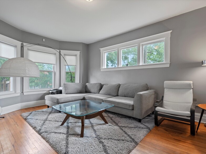 Living room (furniture included for add'l fee) - 1202 Lawrence St