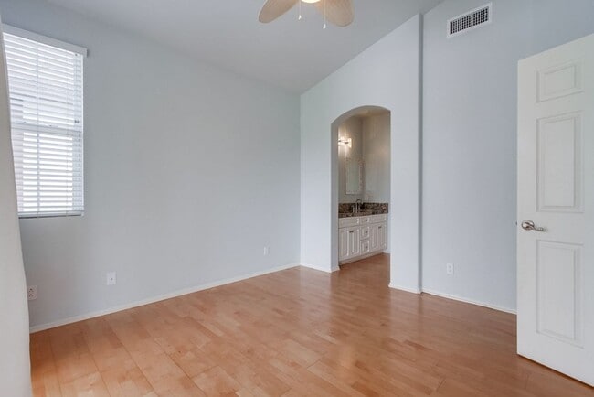Building Photo - ***Available for move in on June 30, 2025*...