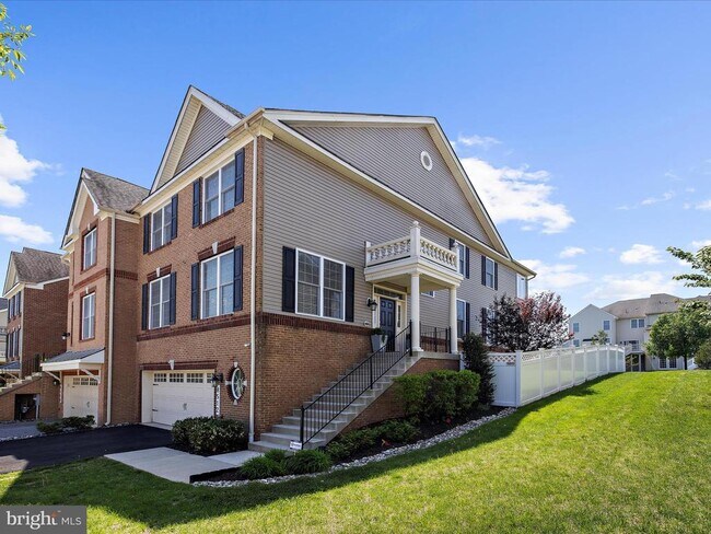 Building Photo - 8512 Pine Springs Dr
