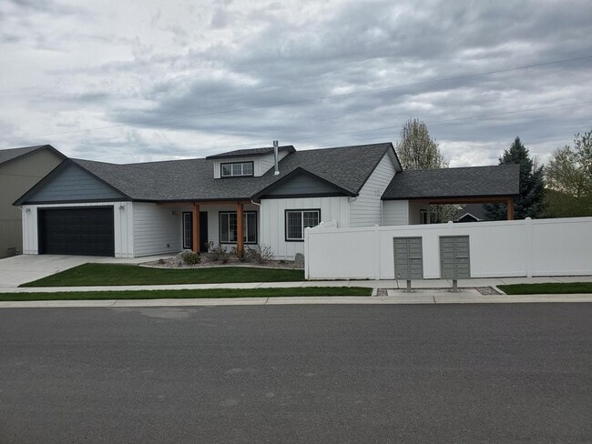 Building Photo - Craftsman 1 Story Zero Step House