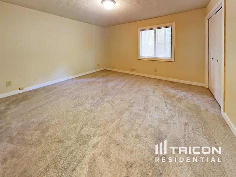 Building Photo - 5054 Stoney Point Ln