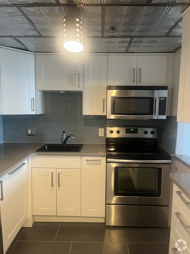 Building Photo - 400 E Colonial Dr