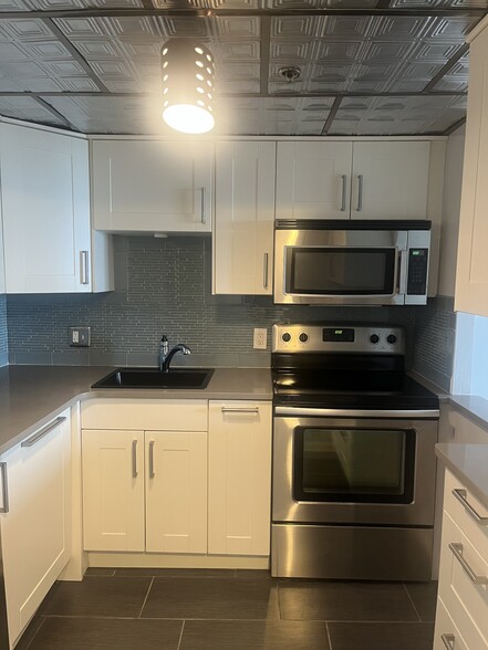 Building Photo - 400 E Colonial Dr