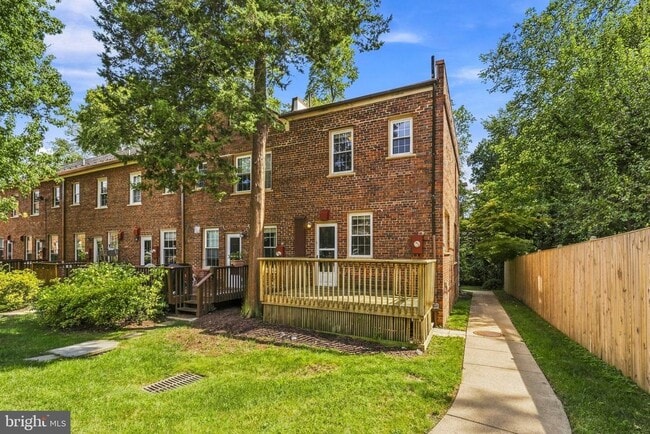 Building Photo - 1400 S Edgewood St