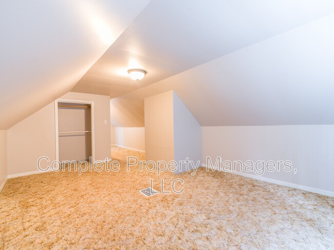 Building Photo - 1713 1st Ave NE