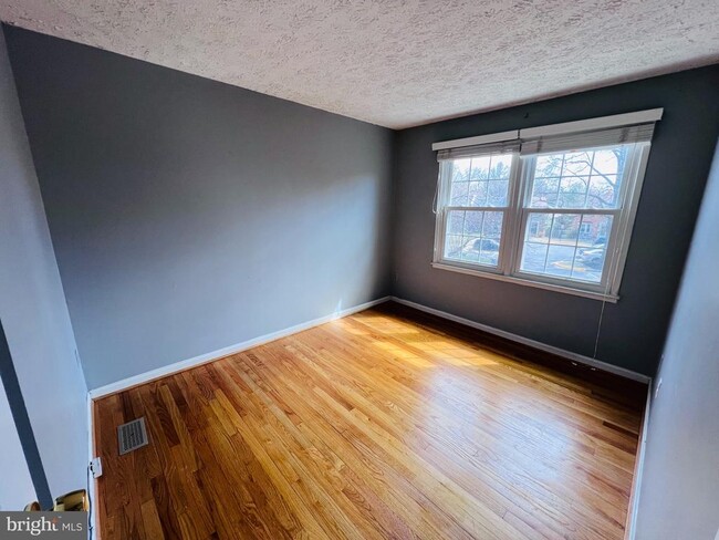 Building Photo - 305 Gundry Dr