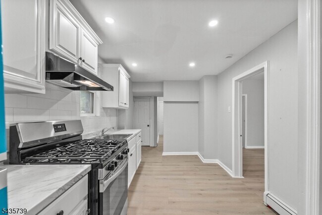 Building Photo - 318 N 7th St