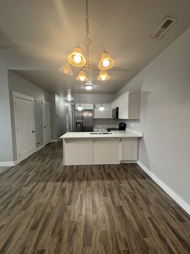 Building Photo - 3 bedroom condo in Herriman