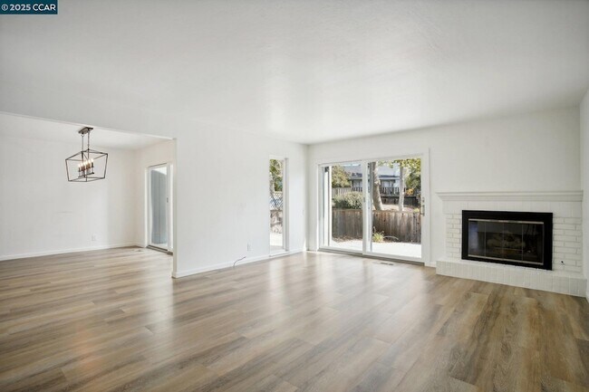 Building Photo - 119 Cypress Point Way
