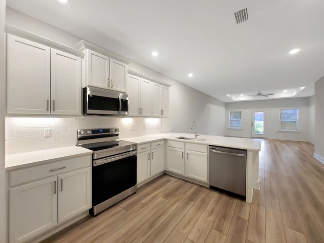 Building Photo - 9846 Weller Cv