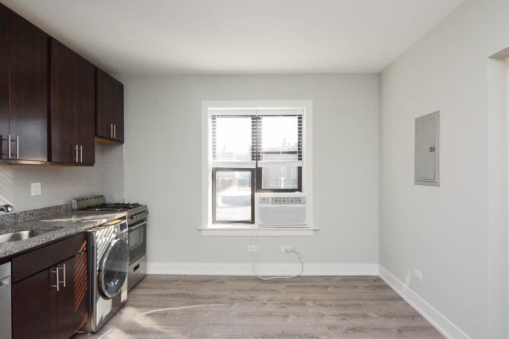 Building Photo - 533 W Belden Ave