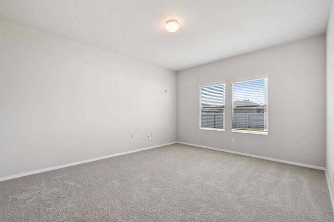 Building Photo - 125 Honeybee Ln