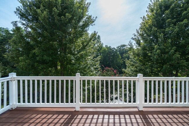 Building Photo - Gorgeous 3 Bedroom Townhome in Davidson