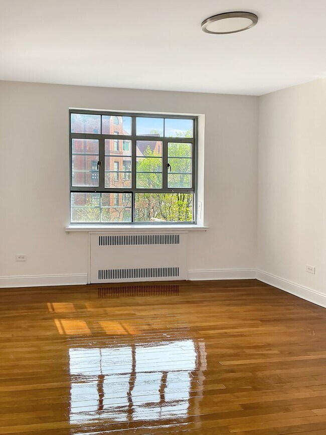 Building Photo - A prized destination in beautiful Forest Hill Garden, a place to call home