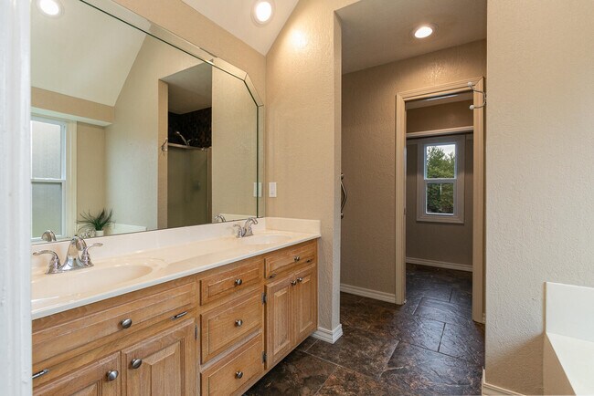 Building Photo - 5095 S Wanda Gray Ave