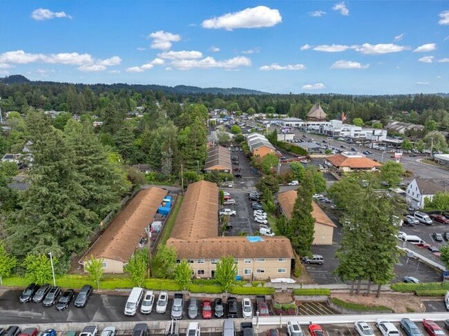 Building Photo - Look no Further, Tyee offers a SUPER 2bed/1bath! Call now for details and a showing!