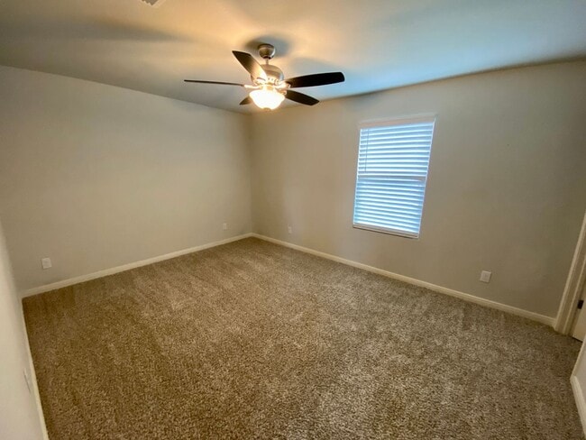 Building Photo - Great space w/ upstairs loft area as well!...